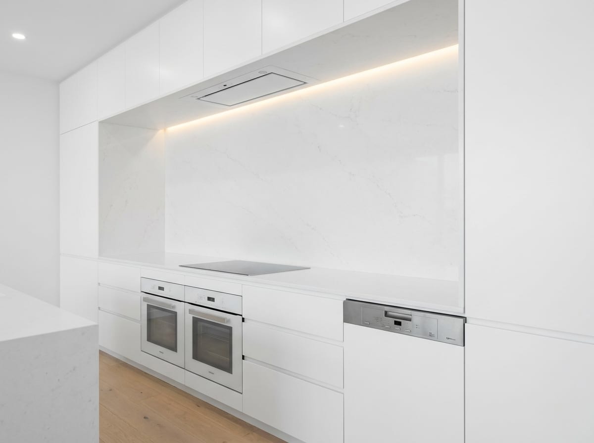 Range & backsplash — kitchen design idea